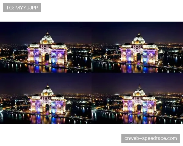 特写：在孟买的球迷公园，数百人通过官方流媒体观看国家德比